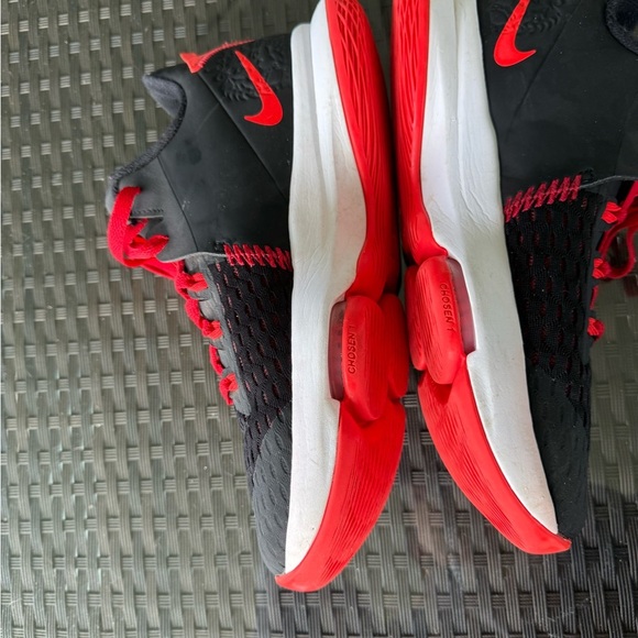 Nike LeBron Witness 8 VIII Faze Men’s Size 11 Black and Red Basketball Shoes - Picture 5 of 6